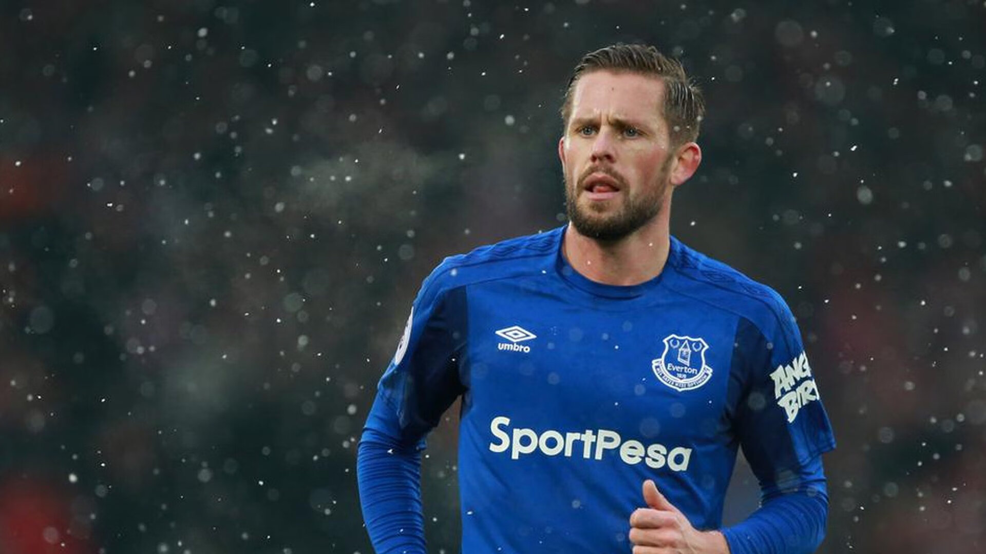 苏格兰橄榄球队凭借新兴的战术和年轻力量崭露头角，苏格兰队员名单